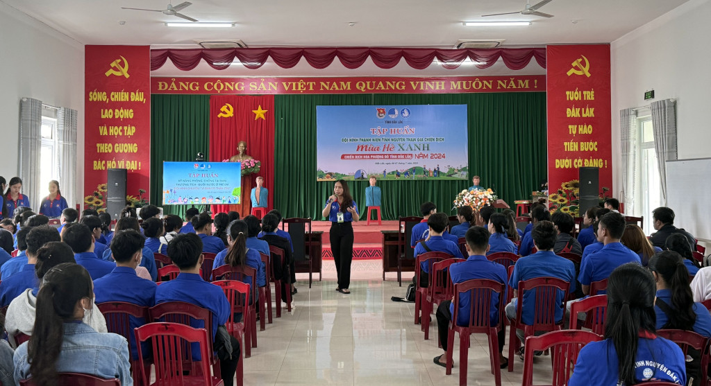Tập huấn đội hình thanh niên tình nguyện tham gia chiến dịch mùa hè xanh, chiến dịch hoa phượng đỏ tỉnh Đắk Lắk năm 2024