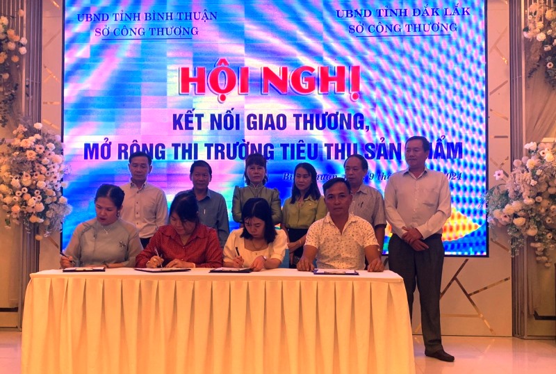 Ký kết biên bản hợp tác giao thương giữa doanh nghiệp tỉnh Đắk Lắk và Bình Thuận