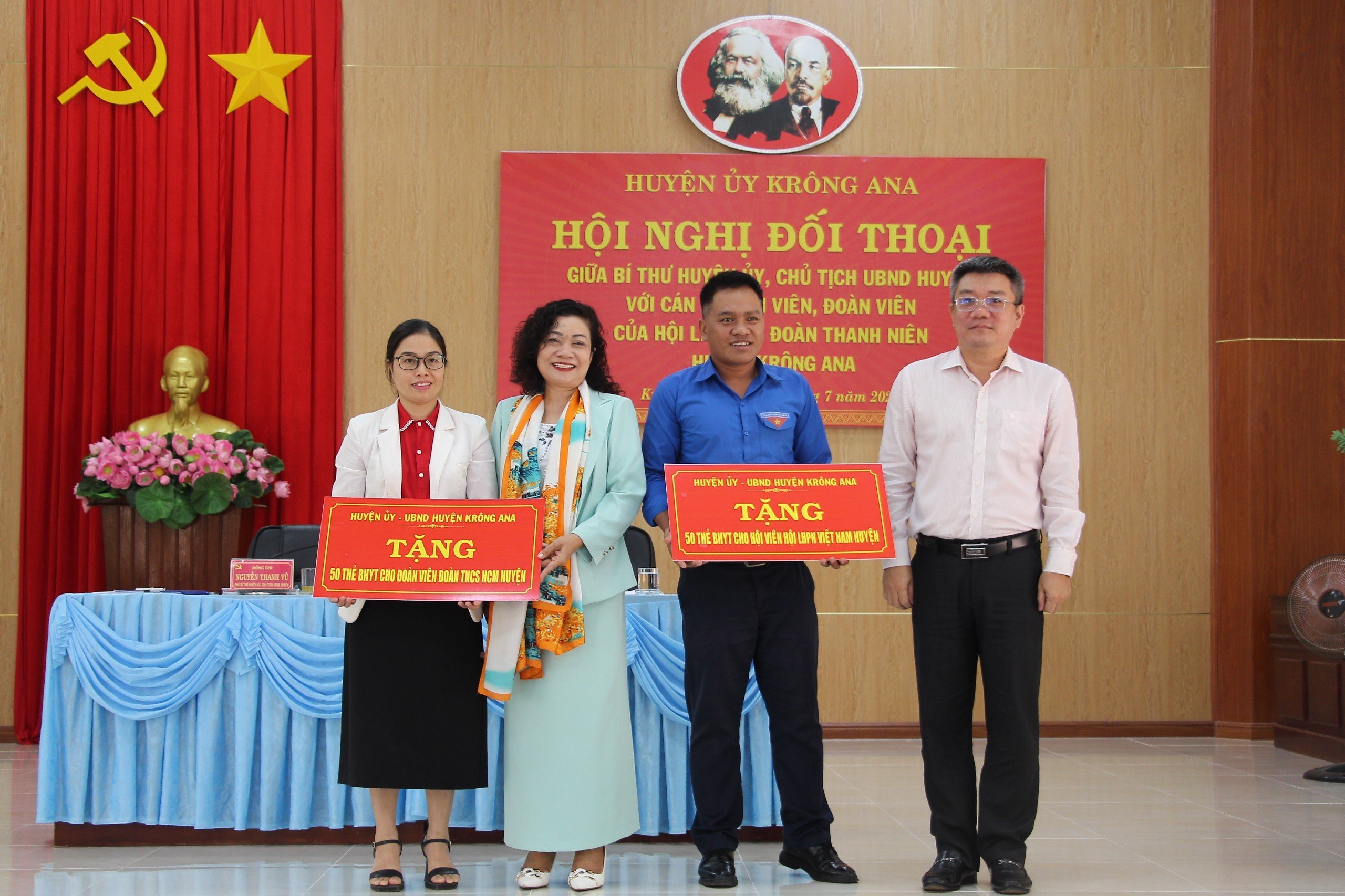 Lãnh đạo huyện Krông Ana đối thoại với phụ nữ, thanh niên