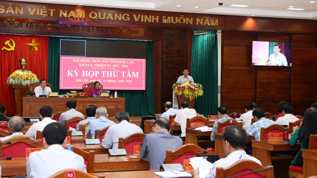 Eighth Session of the Xth People's Council of Dak Lak Province Focuses on In-Hall Discussions