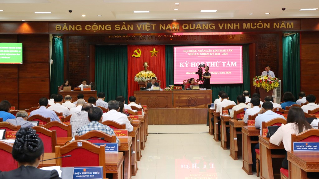 The 8th session of the 10th Provincial People's Council (PPC) continued its agenda