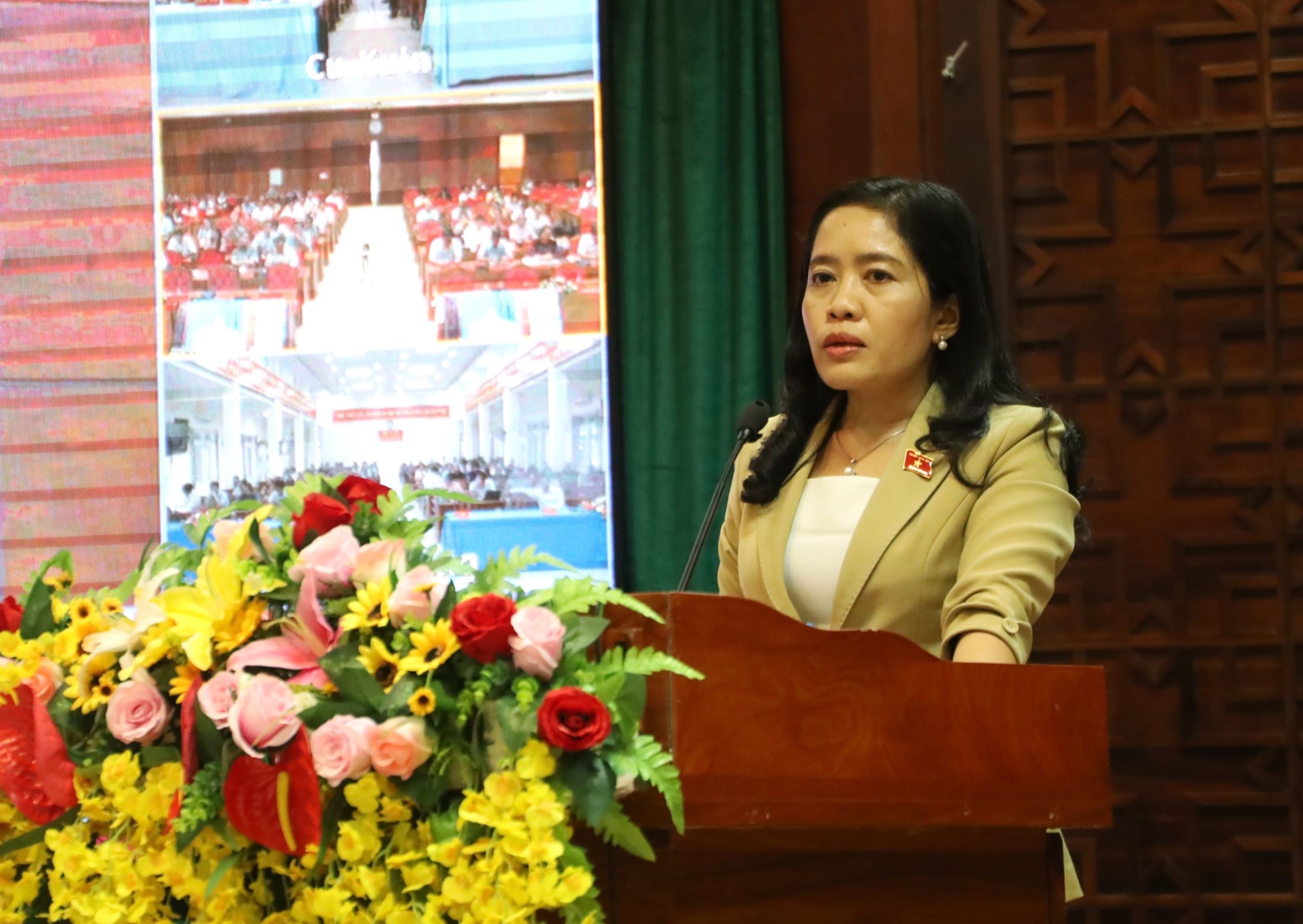 Dak Lak Provincial National Assembly Delegation Meets with Voters after the 7th Session of the 15th National Assembly