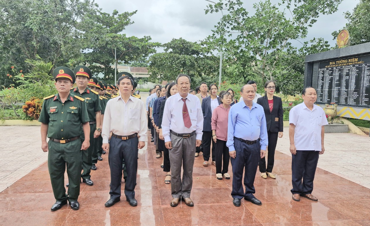 Huyện M’Drắk tổ chức nhiều hoạt động kỷ niệm 77 năm Ngày Thương binh-Liệt sĩ