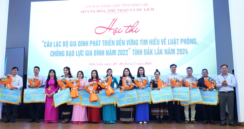 Khai mạc Hội thi “Câu lạc bộ gia đình phát triển bền vững tìm hiểu về Luật Phòng, chống bạo lực gia đình 2022”