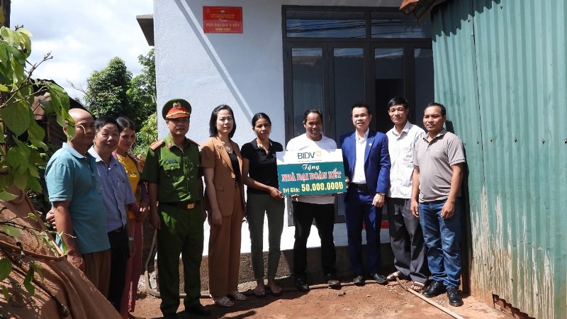 Huyện Ea H’Leo bàn giao 3 căn nhà đại đoàn kết cho hộ nghèo ở xã Ea Hiao