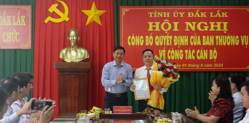 Công bố quyết định của Ban Thường vụ Tỉnh ủy về công tác cán bộ