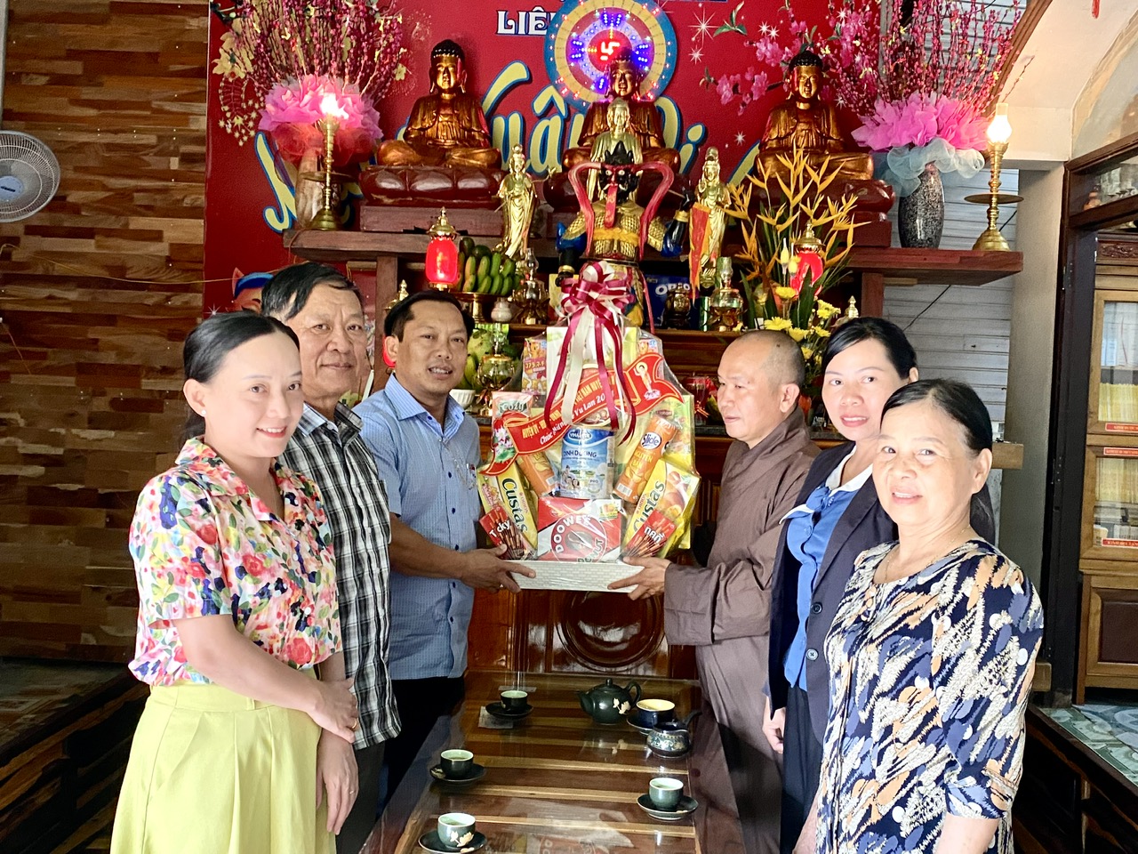 Lãnh đạo Huyện ủy Ea H’leo thăm, tặng quà các cơ sở Phật giáo nhân dịp lễ Vu lan năm 2024