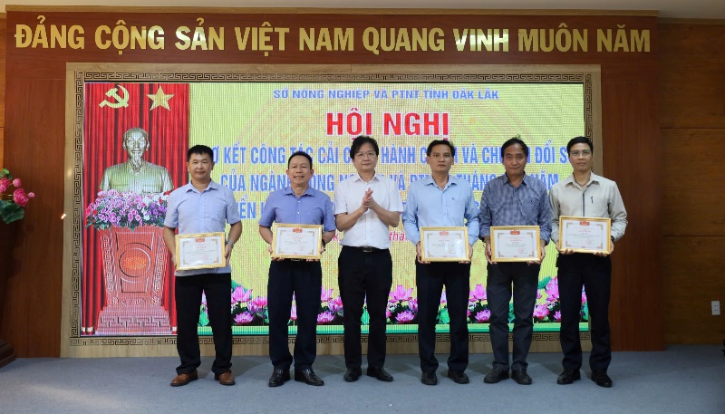 Tập trung tháo gỡ “điểm nghẽn” lĩnh vực cải cách hành chính và chuyển đổi số ngành nông nghiệp