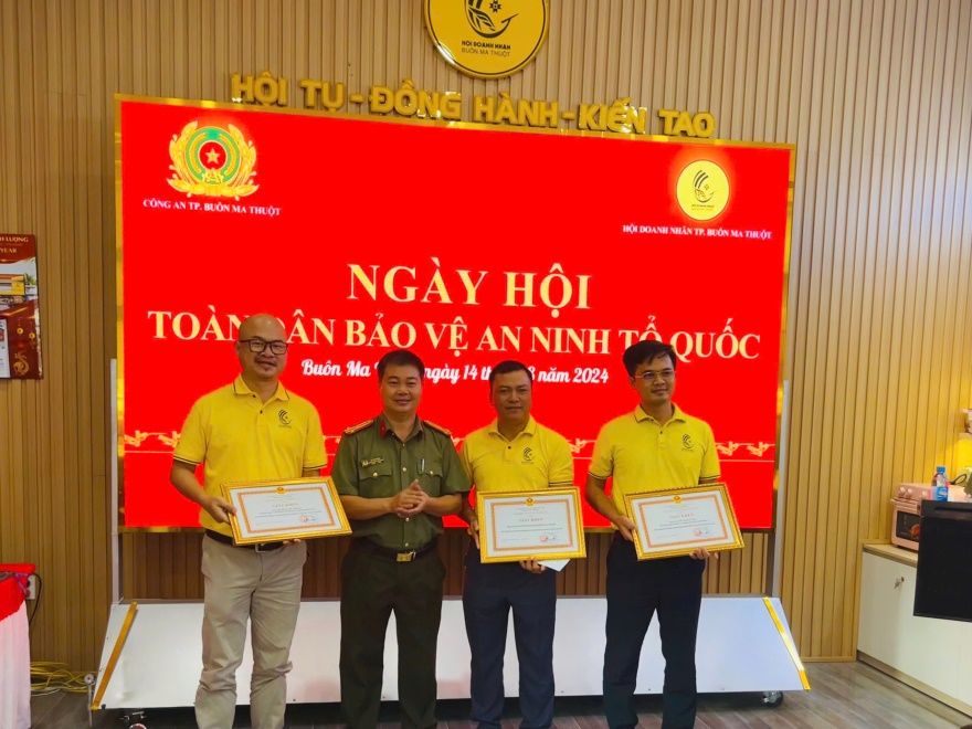 Cộng đồng doanh nghiệp thành phố Buôn Ma Thuột chung tay bảo vệ an ninh và trật tự xã hội