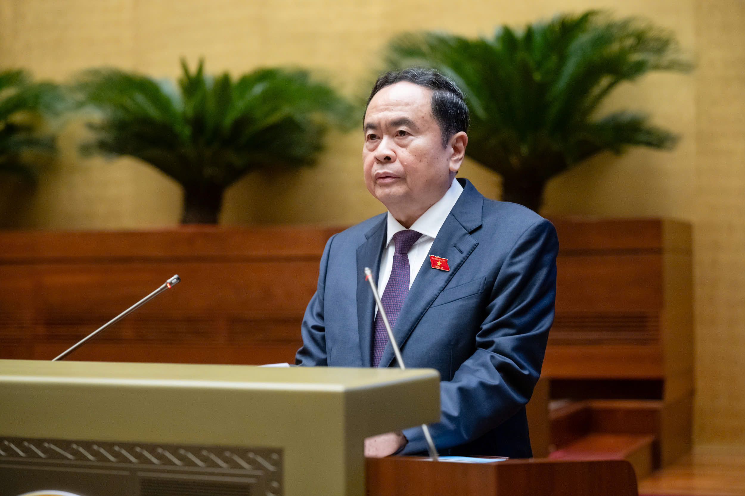 Chất vấn và trả lời chất vấn về lĩnh vực nông nghiệp và phát triển nông thôn; công thương; văn hóa, thể thao và du lịch