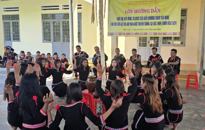 Triển khai dự án bảo tồn, phát huy giá trị văn hóa truyền thống trên địa bàn huyện Ea Kar