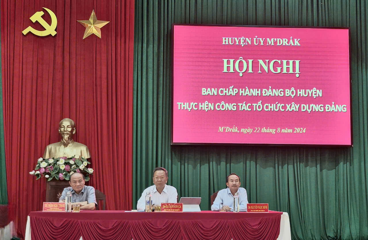 Hội nghị Ban Chấp hành Đảng bộ huyện M’Drắk thực hiện công tác tổ chức xây dựng Đảng