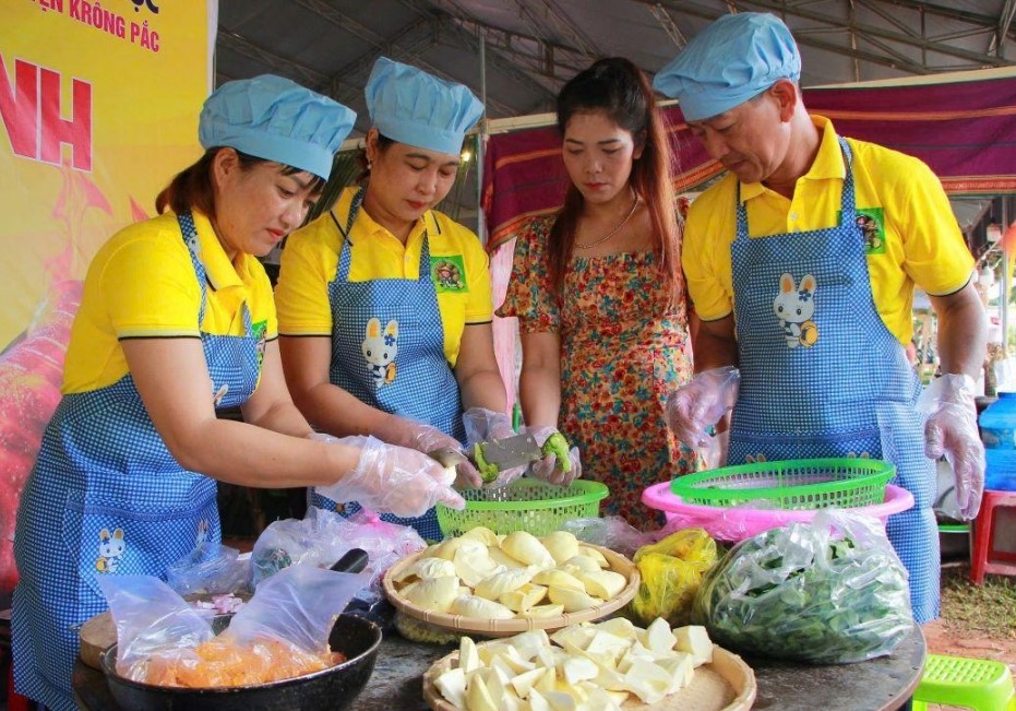 Hội thi “Chế biến món ăn - thức uống ngon từ quả sầu riêng”