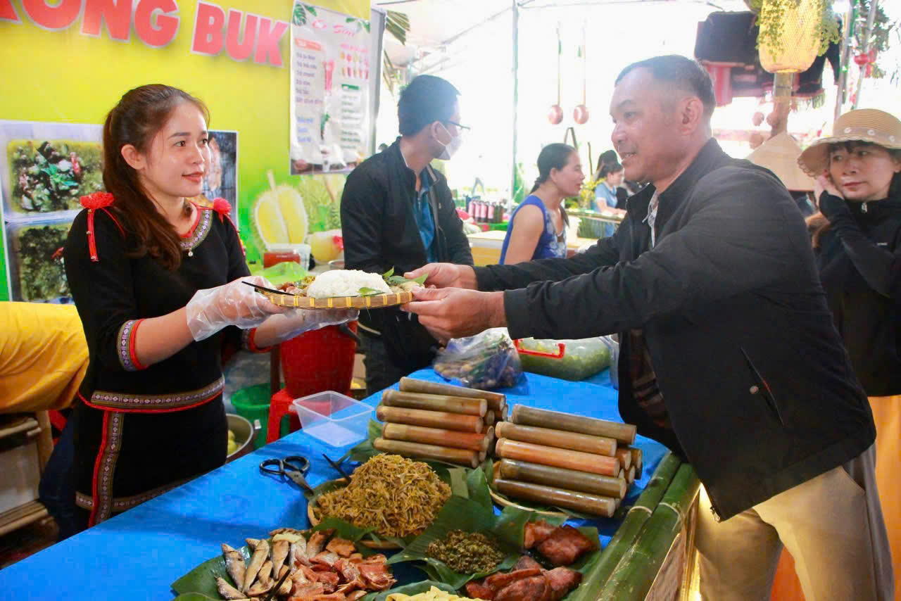 Hơn 80.000 lượt du khách tham gia Ngày hội Văn hóa – Ẩm thực các dân tộc huyện Krông Pắc