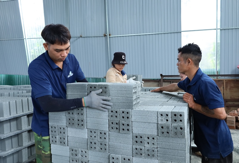 Tạo bứt phá trong công tác xuất khẩu lao động