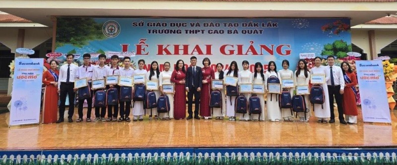 Trao 110 suất học bổng “Ươm mầm cho những ước mơ” cho học sinh vượt khó học giỏi tại tỉnh Đắk Lắk