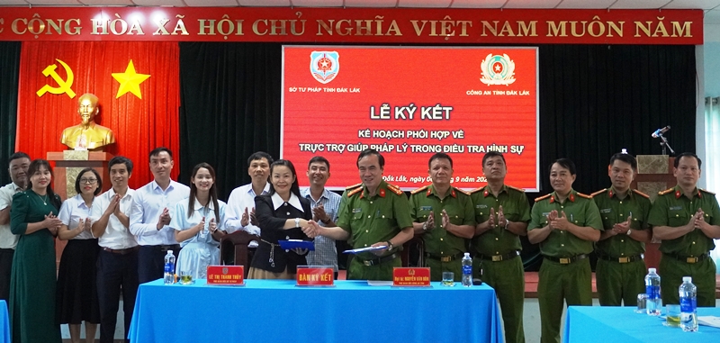 Sở Tư pháp và Công an tỉnh ký kết kế hoạch phối hợp trực trợ giúp pháp lý trong điều tra hình sự