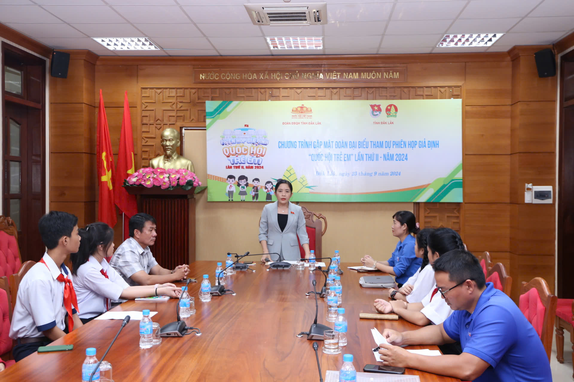 Đoàn Đại biểu Quốc hội tỉnh gặp mặt đoàn đại biểu trẻ em tham dự Phiên họp giả định “Quốc hội trẻ em”