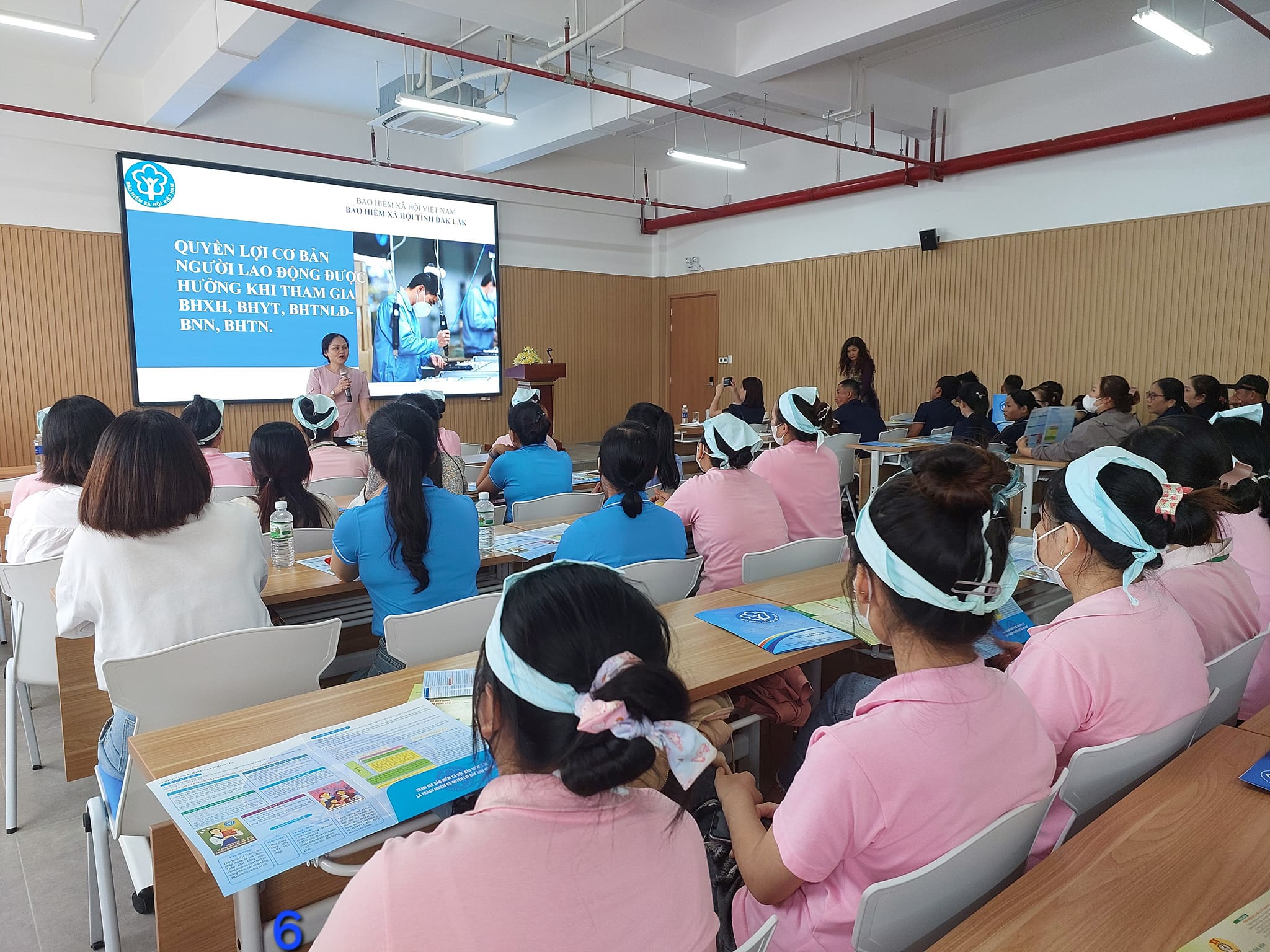 Hơn 300 đoàn viên công đoàn tham dự đối thoại chính sách bảo hiểm xã hội và pháp luật lao động