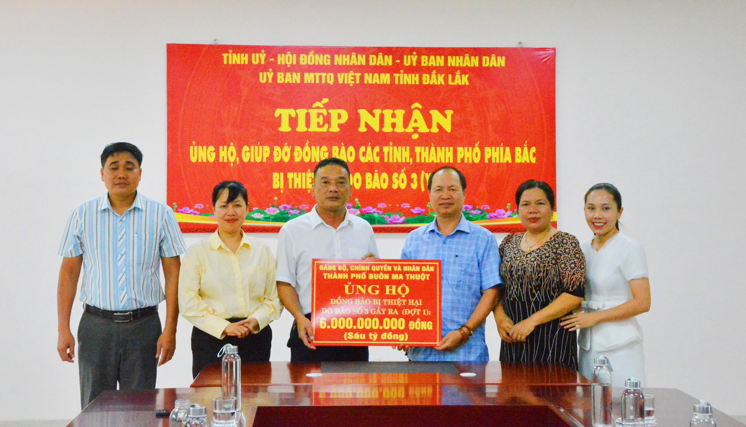 TP.Buôn Ma Thuột trao 6 tỷ đồng ủng hộ nhân dân các tỉnh phía Bắc