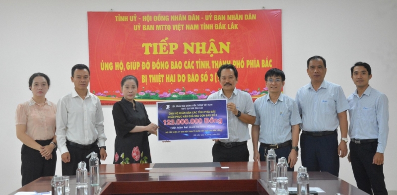 VNPT Đắk Lắk ủng hộ Quỹ Cứu trợ tỉnh 123 triệu đồng