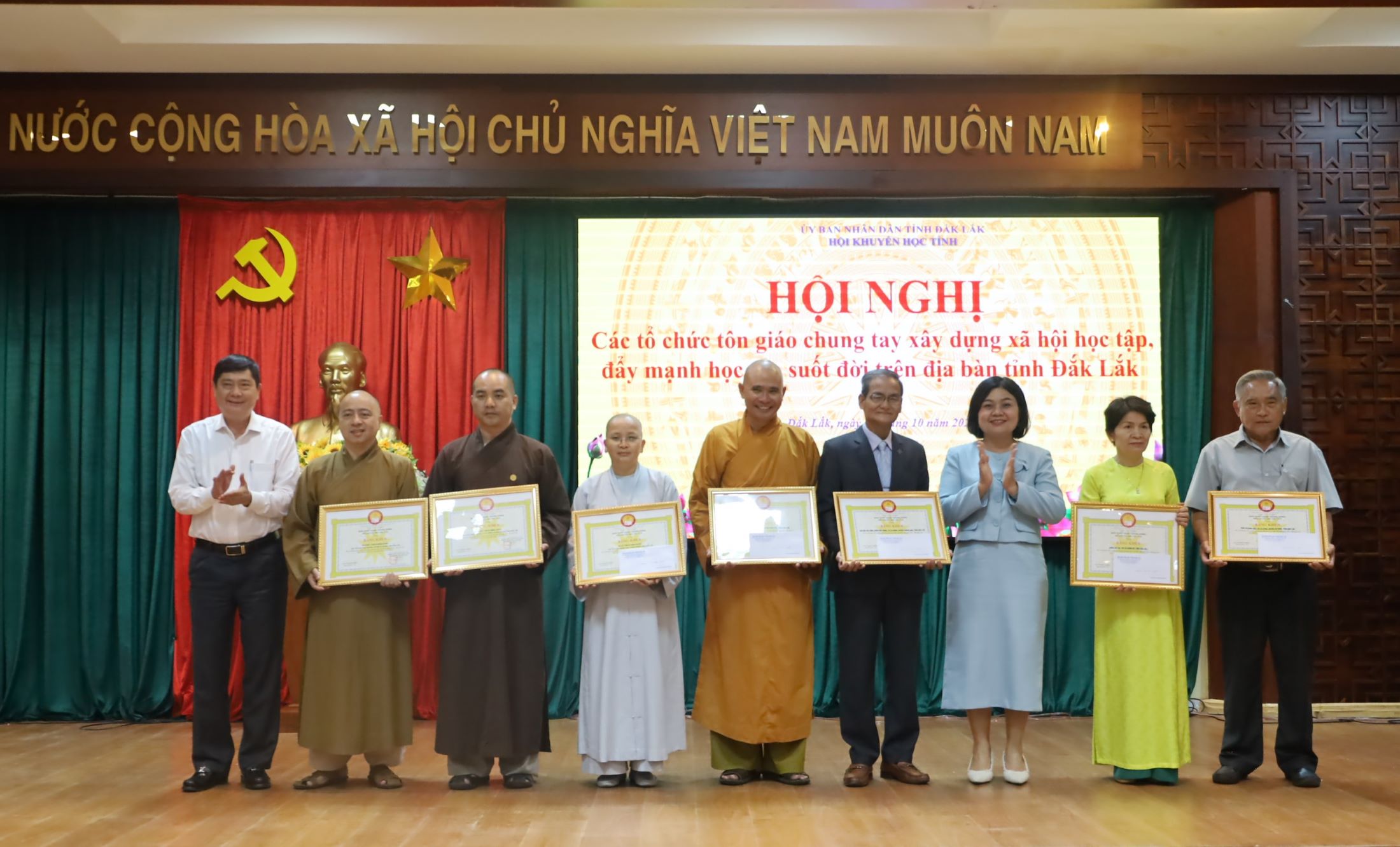 Các tổ chức tôn giáo chung tay đẩy mạnh phong trào xây dựng xã hội học tập