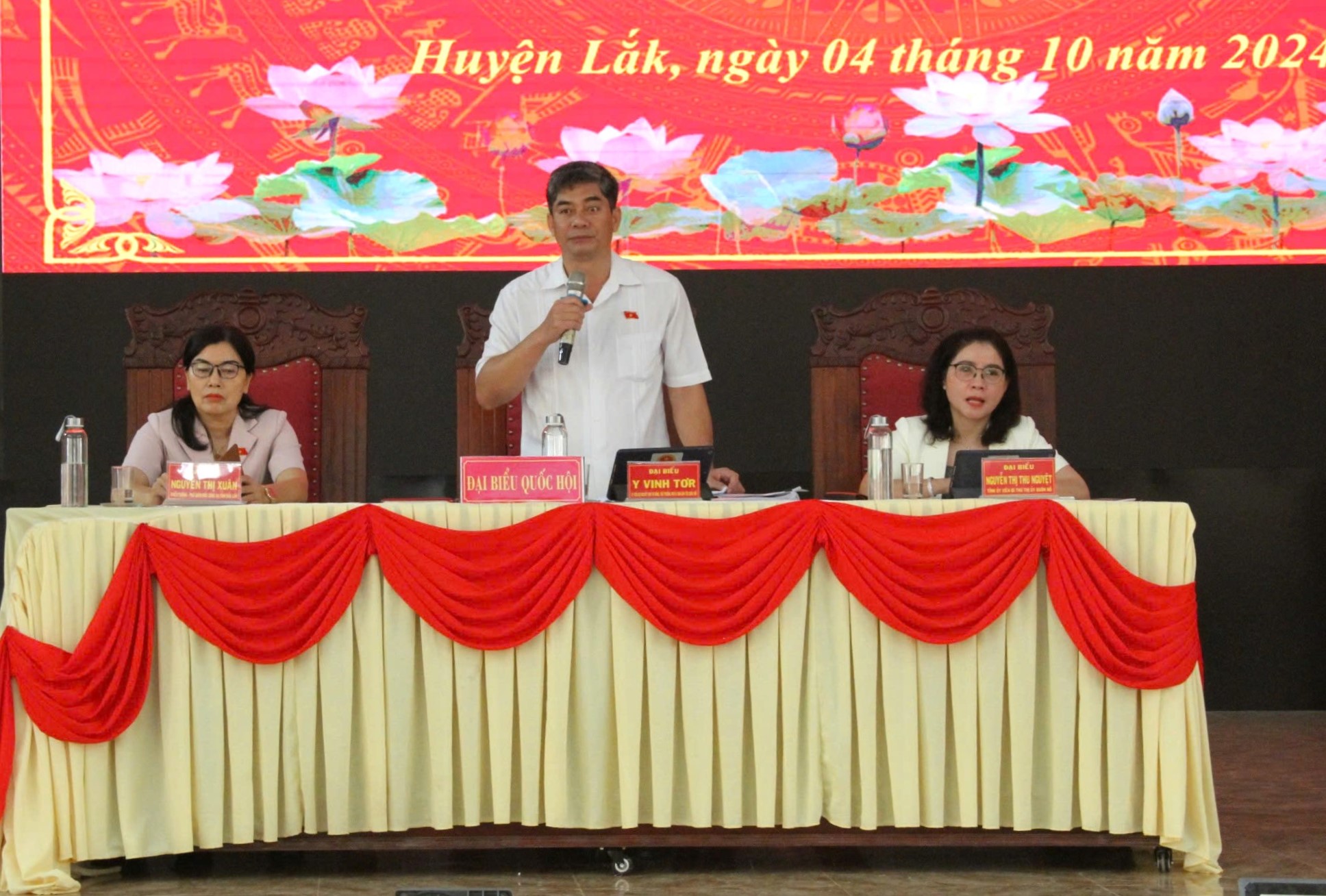 Đoàn đại biểu Quốc hội tỉnh Đắk Lắk tiếp xúc cử tri huyện Lắk