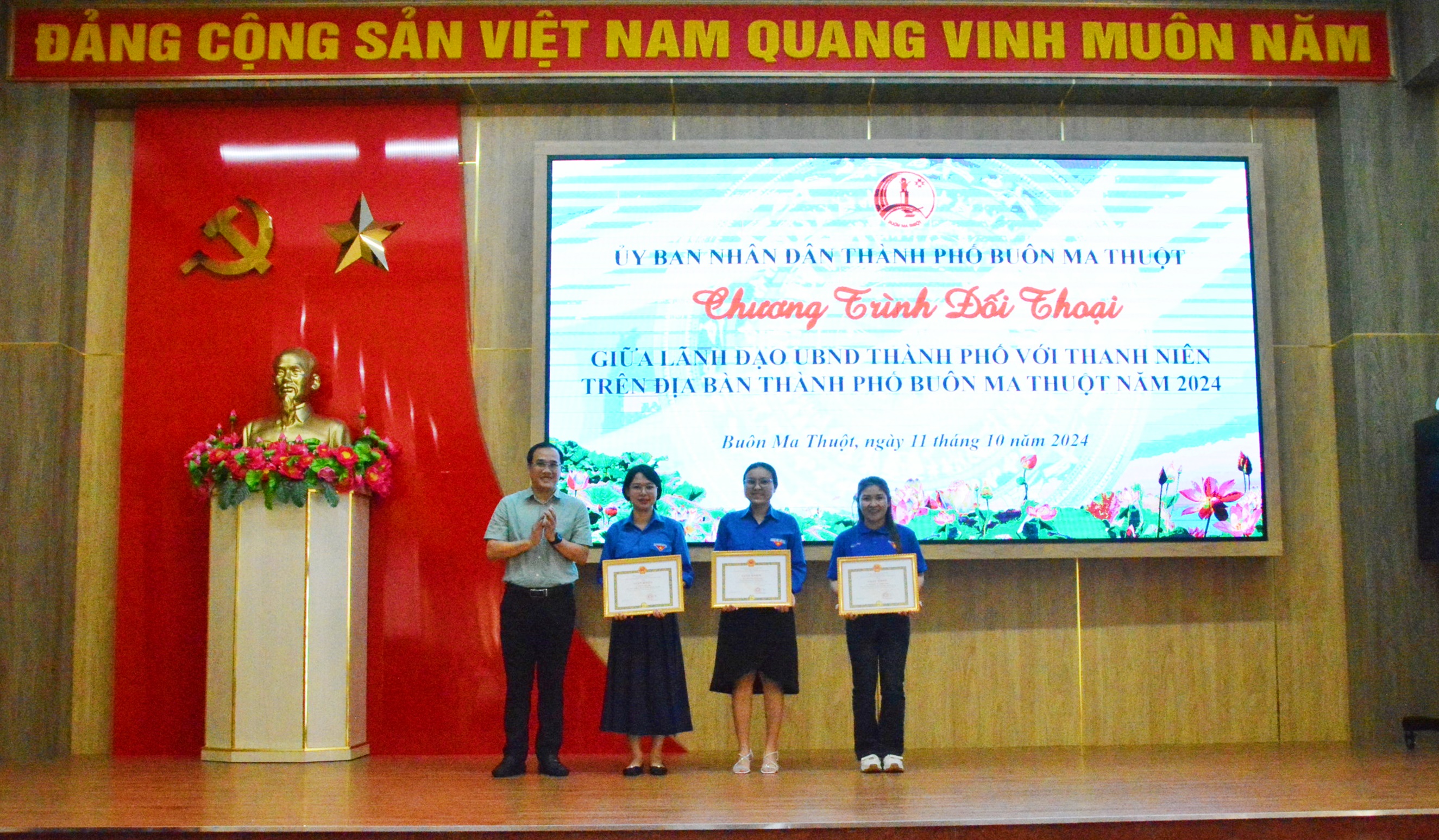 Lãnh đạo UBND TP. Buôn Ma Thuột đối thoại với thanh niên năm 2024