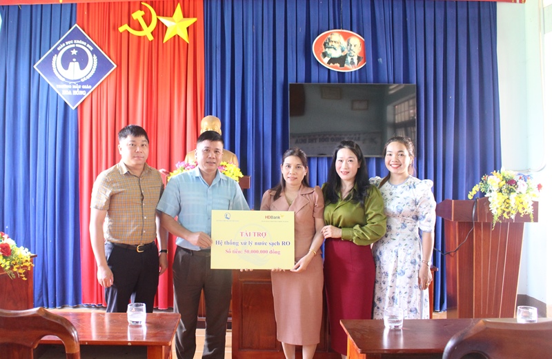 Bàn giao hệ thống xử lý nước sạch RO cho điểm trường vùng sâu, vùng xa huyện Krông Búk