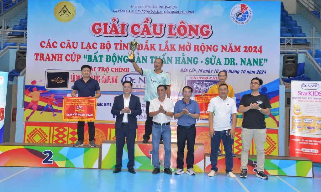 Giải Cầu lông các CLB tỉnh Đắk Lắk mở rộng năm 2024: Tiền Phong Đắk Lắk đứng thứ Nhất toàn đoàn