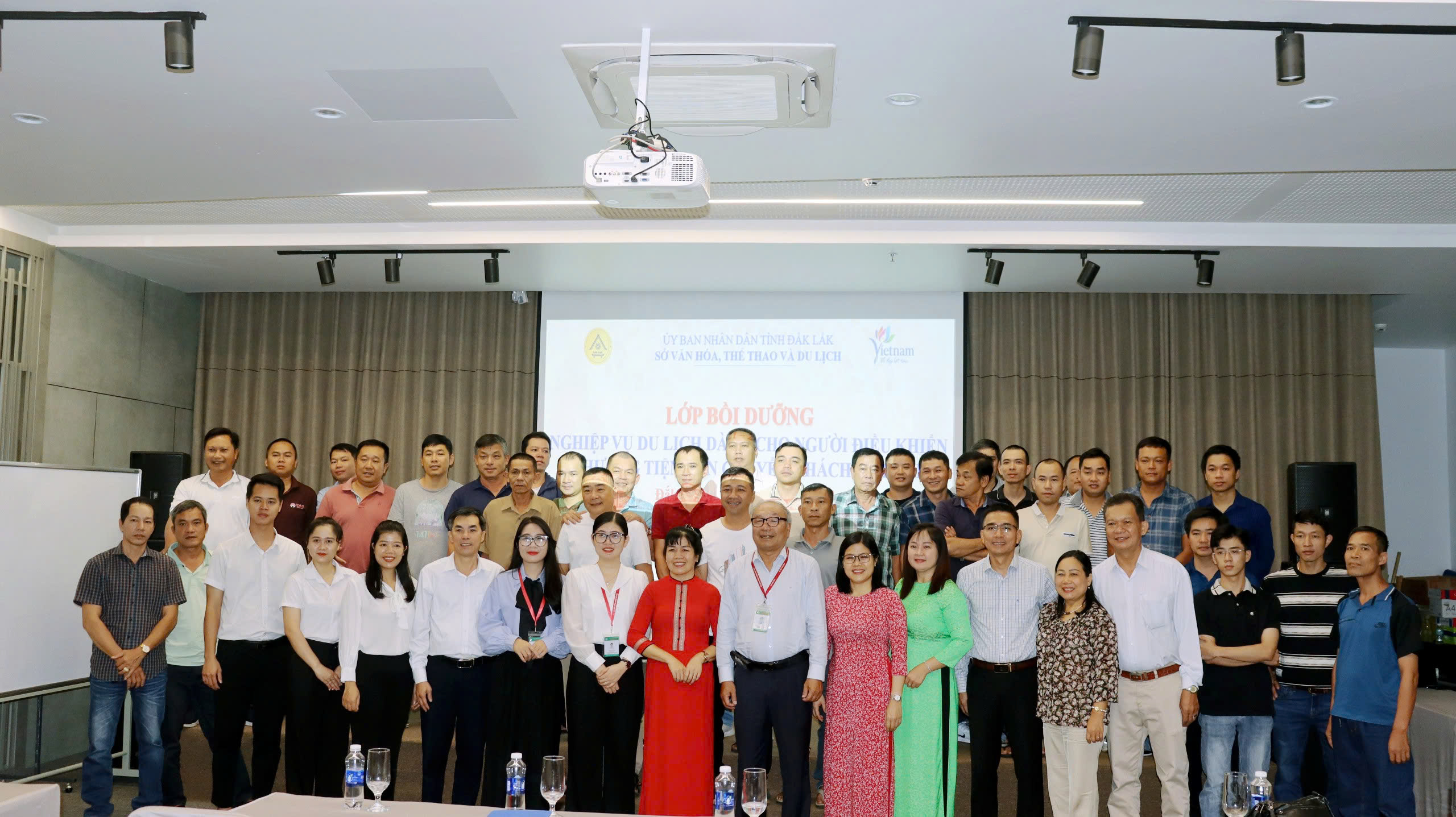 Khai mạc lớp nghiệp vụ dành cho người điều khiển phương tiện vận chuyển khách du lịch