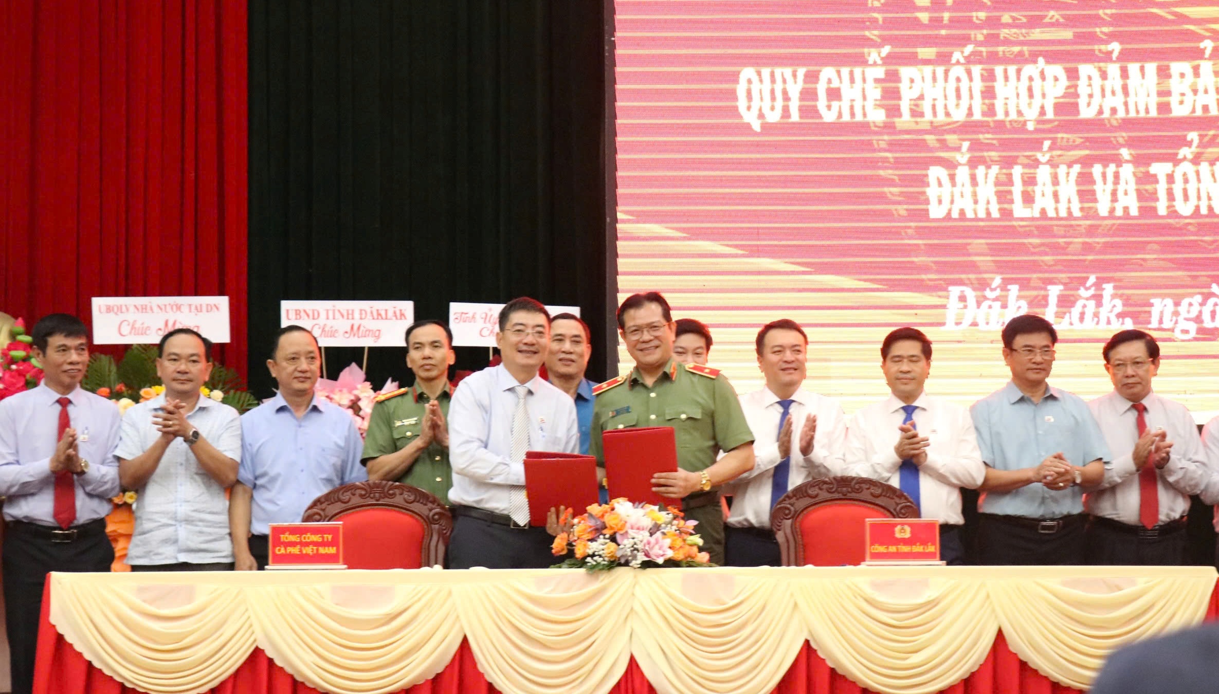 Ký kết Quy chế phối hợp đảm bảo an ninh trật tự đến các công ty cà phê thành viên