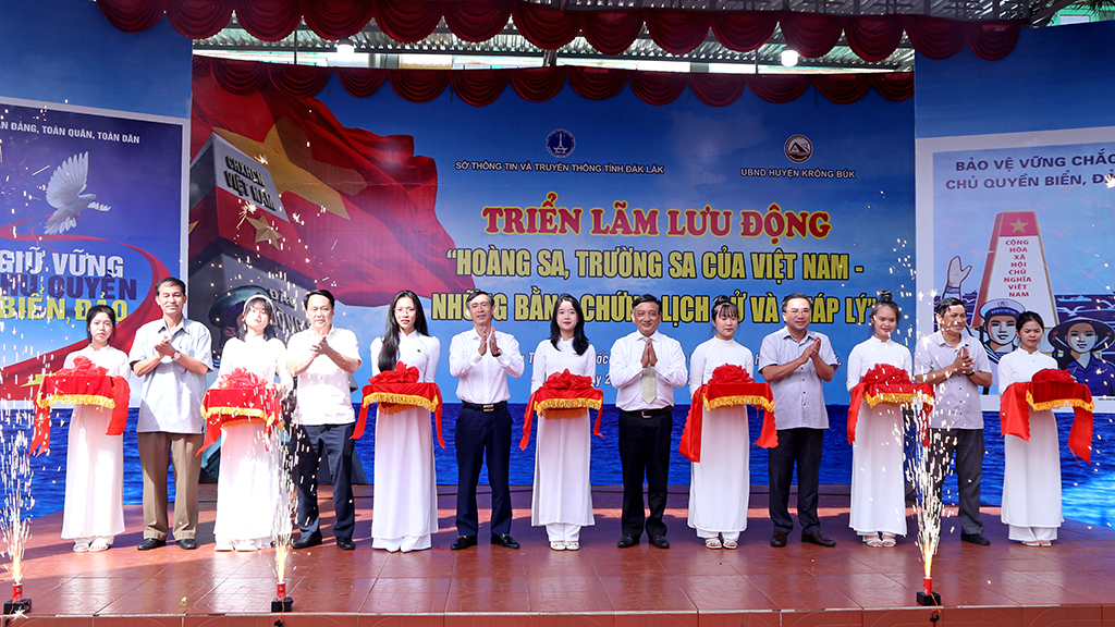 Khai mạc Triển lãm lưu động “Hoàng Sa, Trường Sa của Việt Nam - Những bằng chứng lịch sử và pháp lý” tại huyện Krông Búk