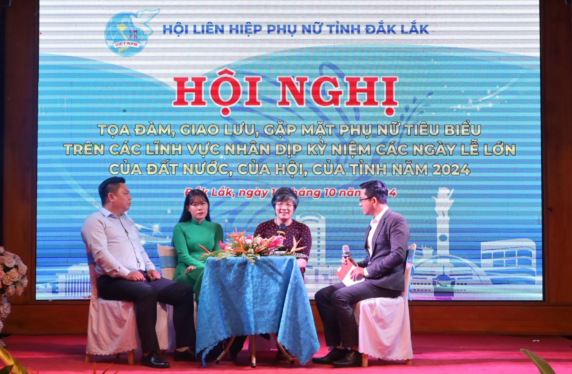 Meeting to commemorate the 94th anniversary of the establishment of the Vietnam Women's Union.