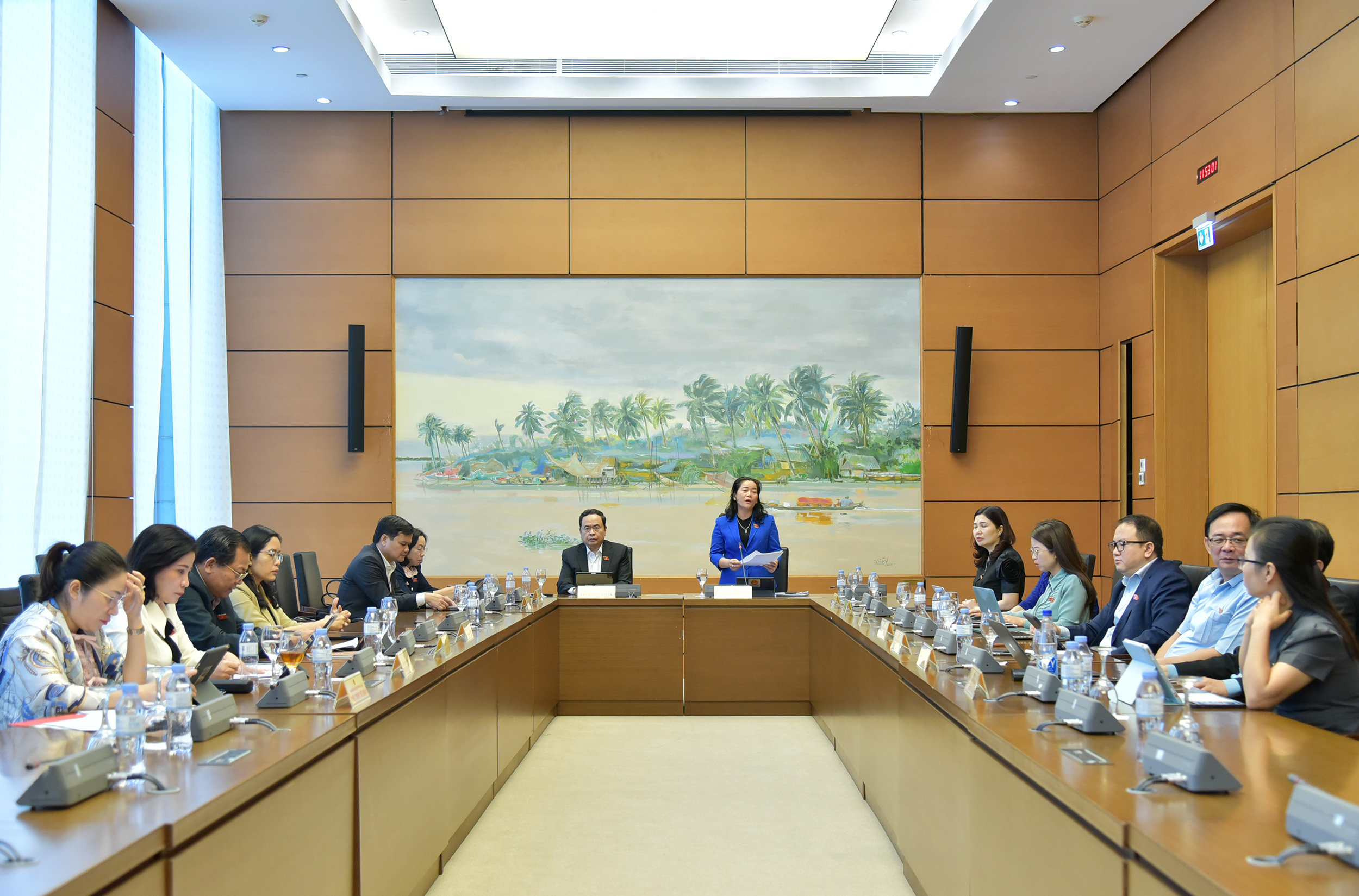 Đoàn đại biểu Quốc hội tỉnh Đắk Lắk thảo luận về hai dự án Luật Nhà giáo và Luật Việc làm (sửa đổi)