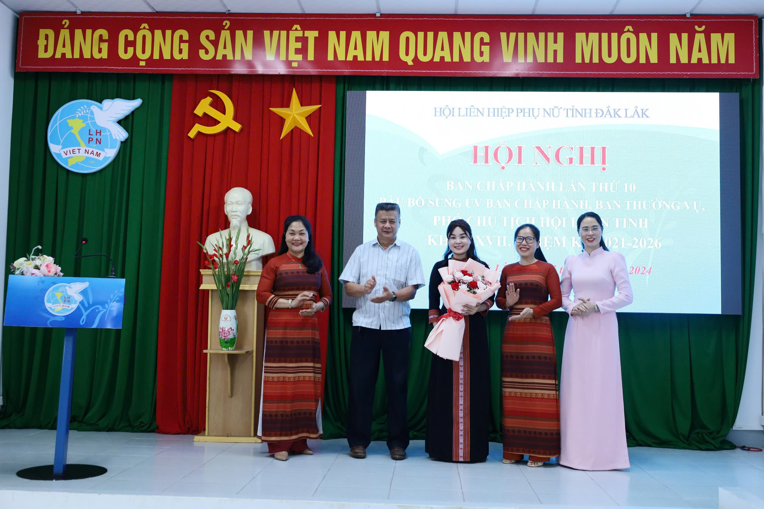 Bầu bổ sung đồng chí Kim Thoa Adrơng giữ chức Phó Chủ tịch Hội Liên hiệp phụ nữ tỉnh