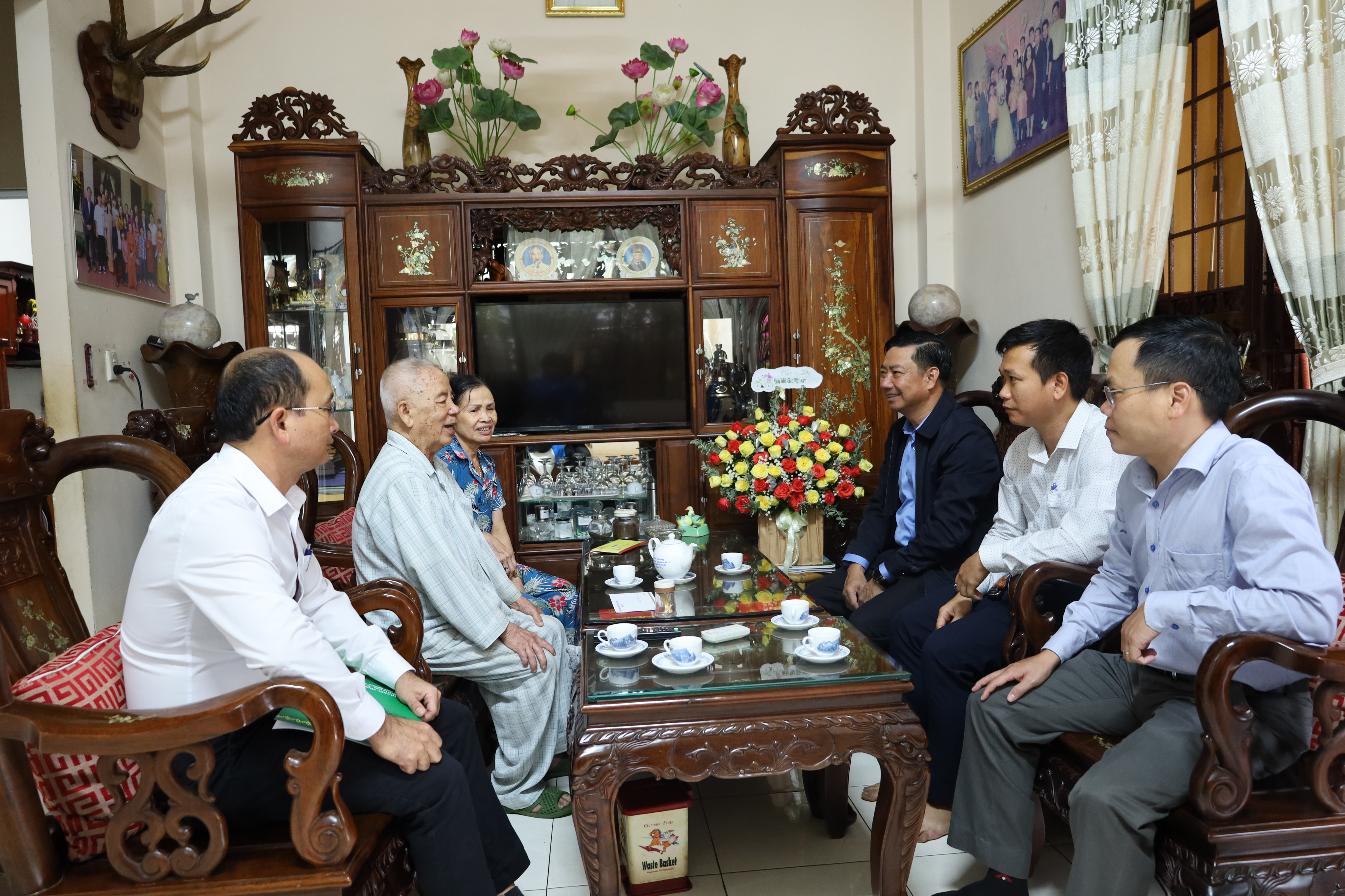 Trưởng Ban Tổ chức Tỉnh ủy Nguyễn Thượng Hải thăm các đồng chí nguyên lãnh đạo tỉnh qua các thời kỳ