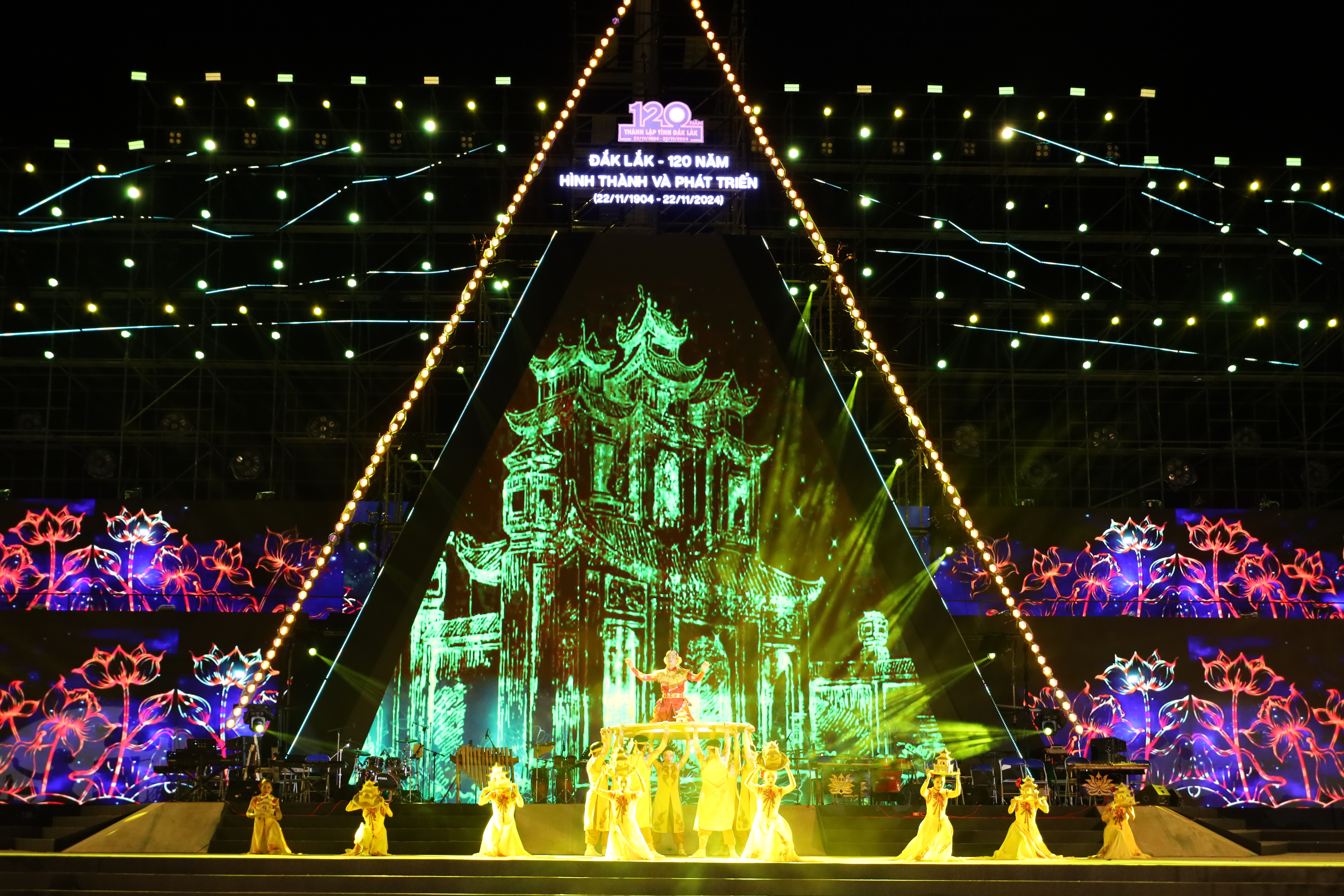 Đặc sắc Chương trình nghệ thuật “Yêu sao Đắk Lắk hôm nay”