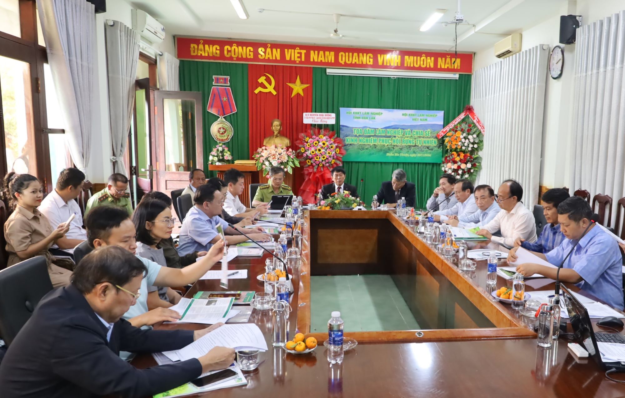 Tọa đàm lâm nghiệp và chia sẻ kinh nghiệm phục hồi rừng tự nhiên