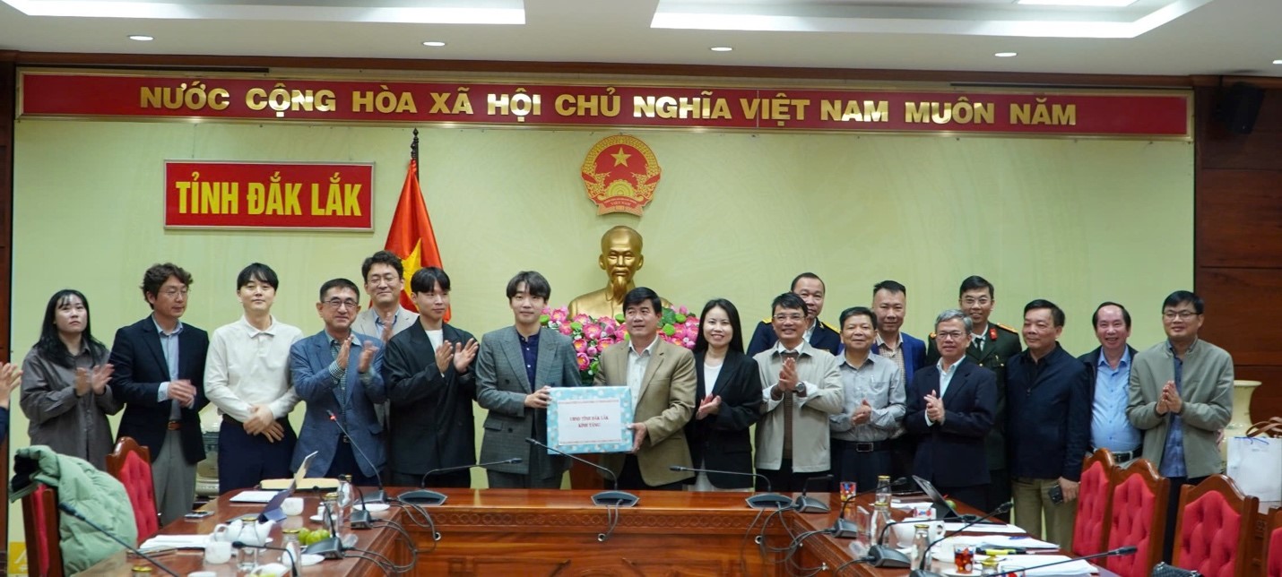 The People’s Committee of the province works with KOICA Vietnam Office on the implementation of the urban wastewater drainage and treatment project in Buon Ho town, phase 1.