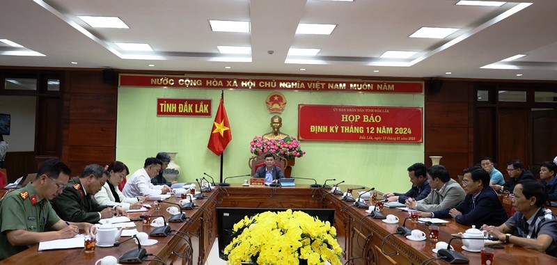 The People's Committee of Dak Lak Province organized a regular press conference for December 2024.