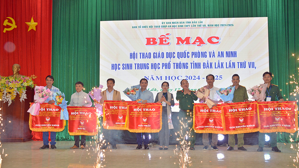 Bế mạc Hội thao Giáo dục quốc phòng và an ninh học sinh THPT tỉnh lần thứ VII