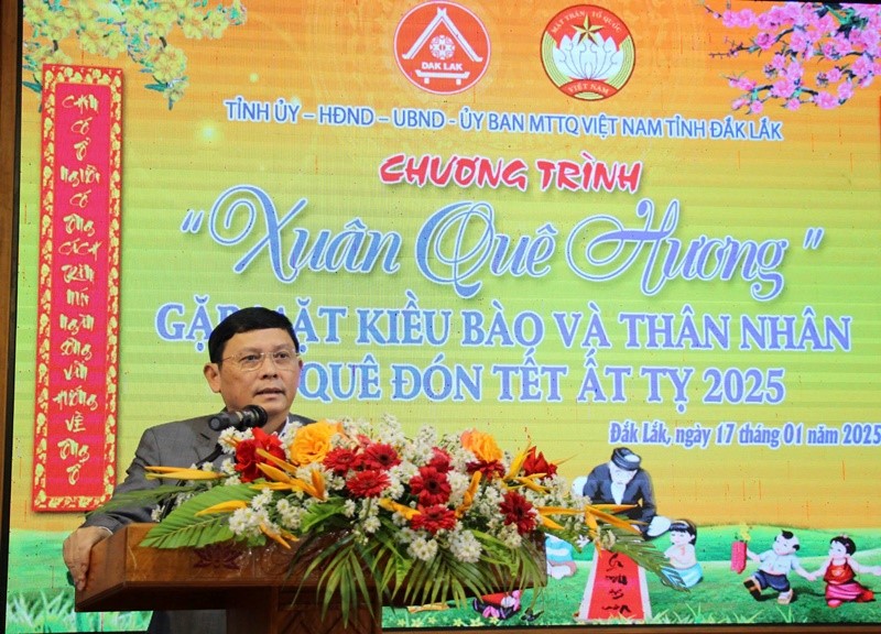 Meeting with overseas Vietnamese and their relatives on the occasion of the Lunar New Year 2025.