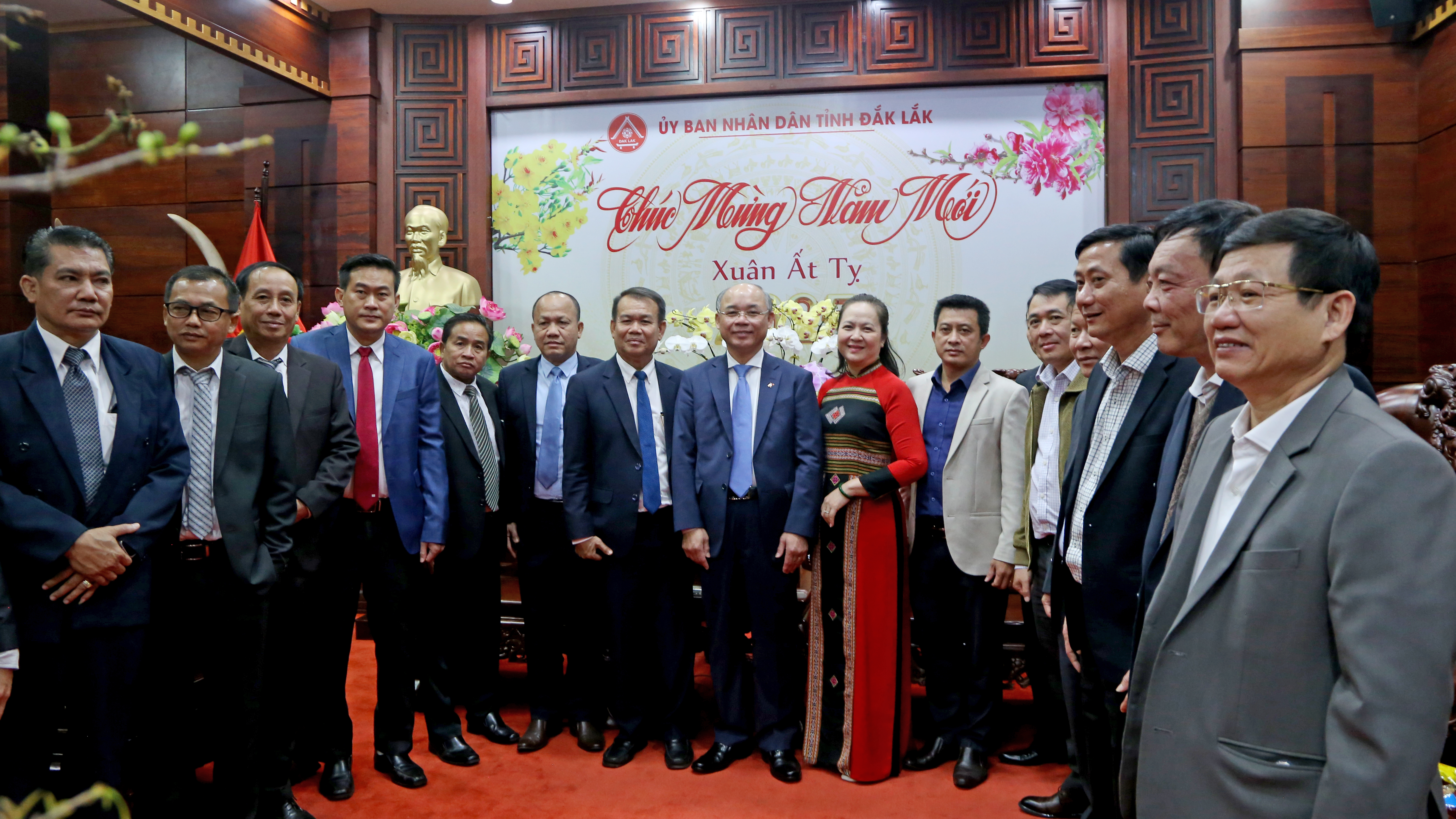 Đoàn công tác của tỉnh Champasak - Cộng hòa Dân chủ Nhân dân Lào thăm và chúc Tết cổ truyền Việt Nam