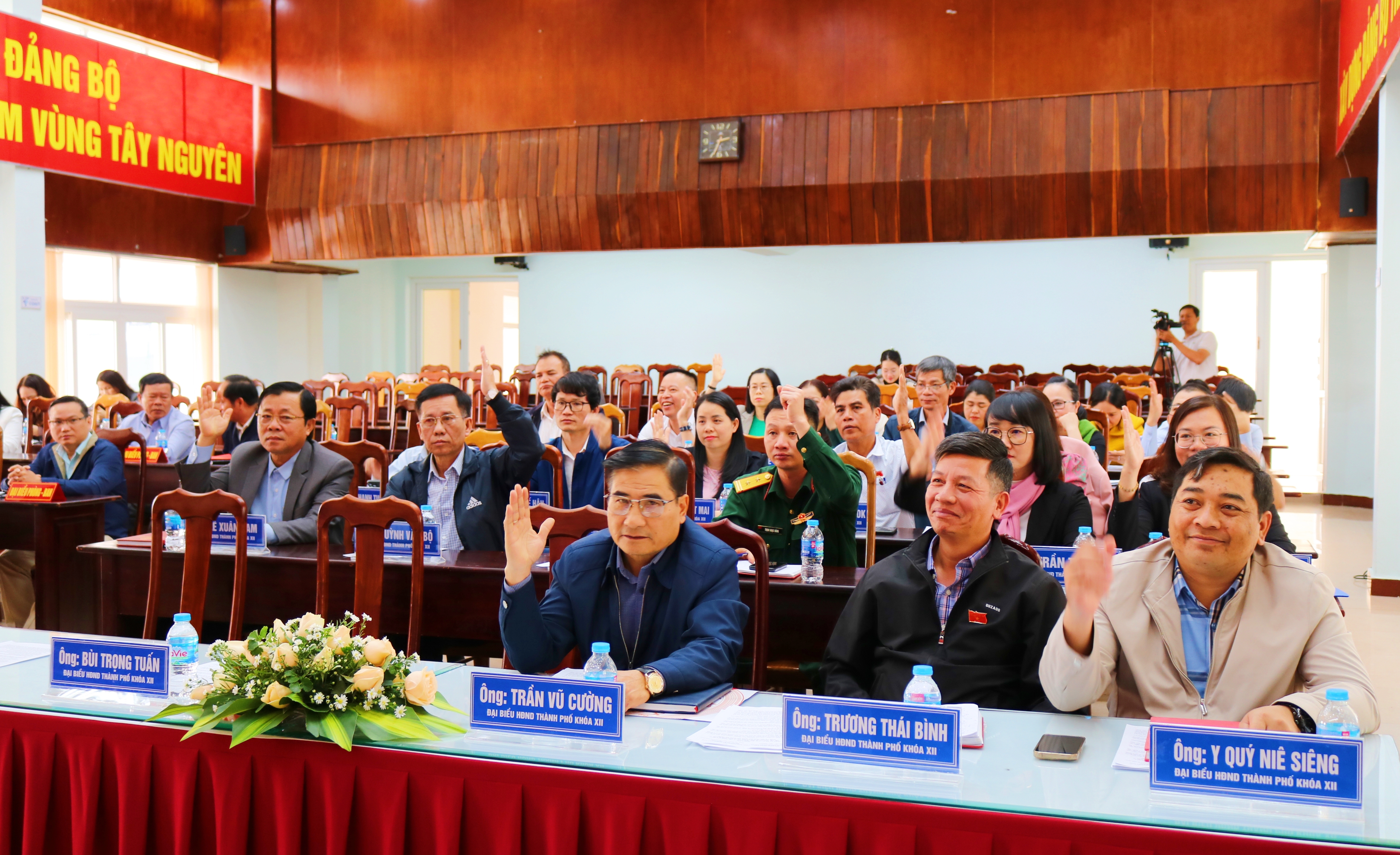 Thông qua Đề án sắp xếp, tinh gọn tổ chức bộ máy các cơ quan chuyên môn thuộc UBND thành phố Buôn Ma Thuột