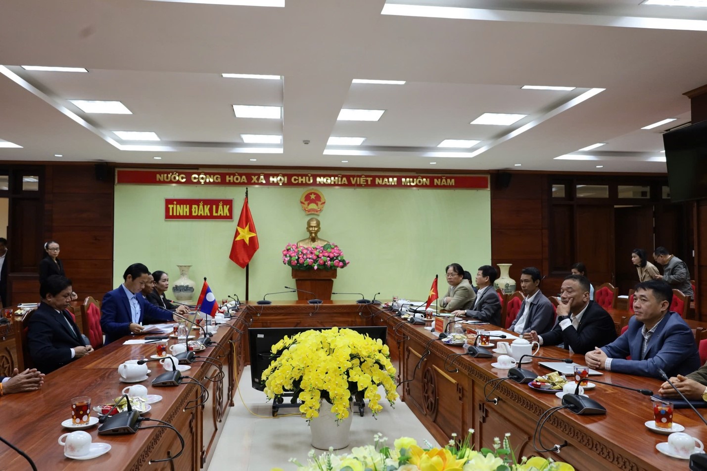 The delegation from Attapeu Province, Laos visits to celebrate the traditional Vietnamese New Year.
