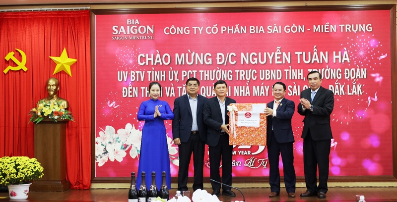 Phó Chủ tịch Thường trực UBND tỉnh Nguyễn Tuấn Hà thăm, chúc Tết các đơn vị, doanh nghiệp