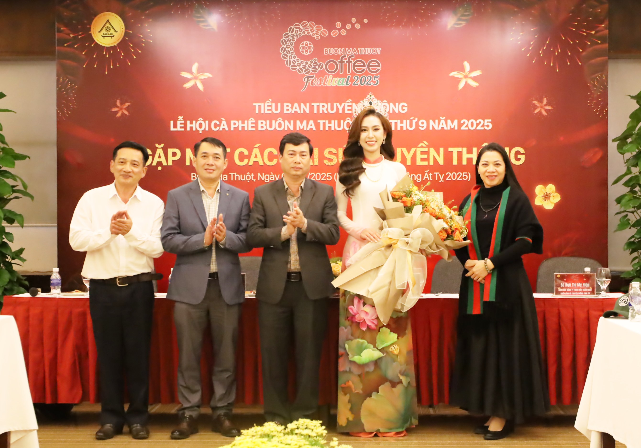 Hoa hậu H’Hen Niê và hoa hậu Đinh Thị Hoa làm Đại sứ truyền thông Lễ hội Cà phê Buôn Ma Thuột lần thứ 9 năm 2025