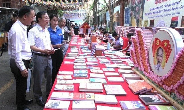 Phối hợp tổ chức Liên hoan Cán bộ thư viện toàn quốc tuyên truyền phát triển văn hóa đọc và giới thiệu sách