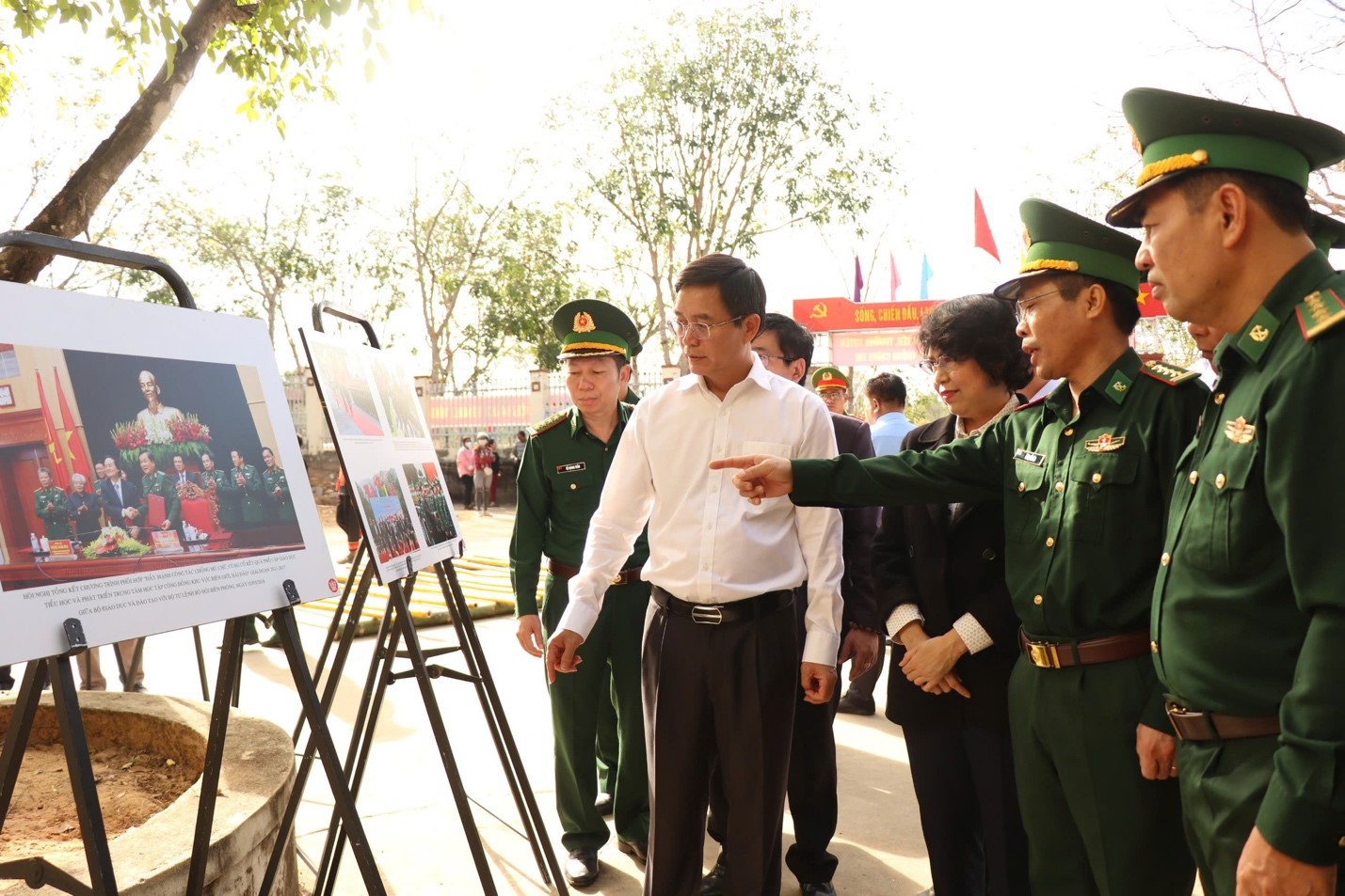 The Secretary of the Provincial Party Committee Nguyen Dinh Trung attended the National Border Guard Day.